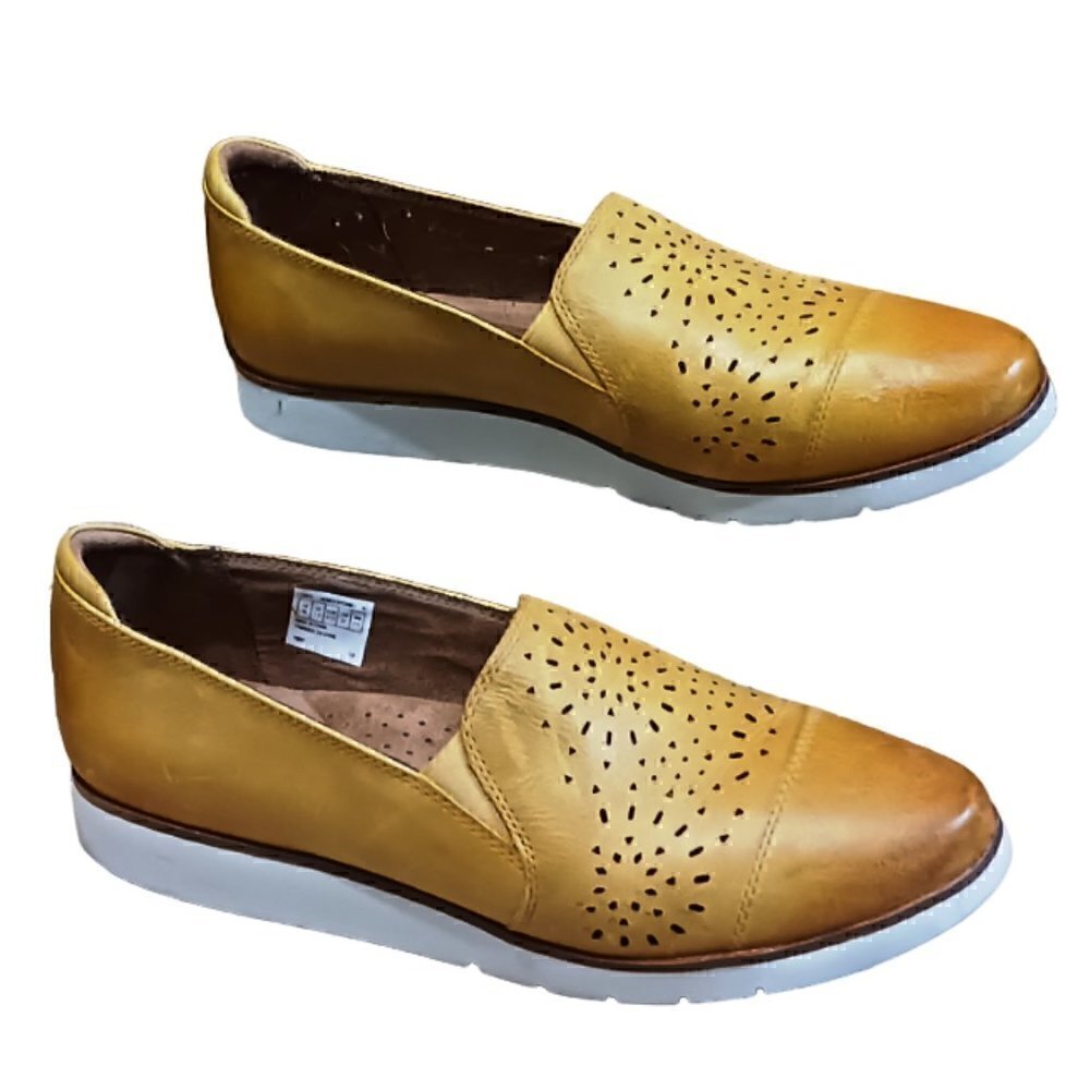 Cobb Hill women tan flat loafers Size 10